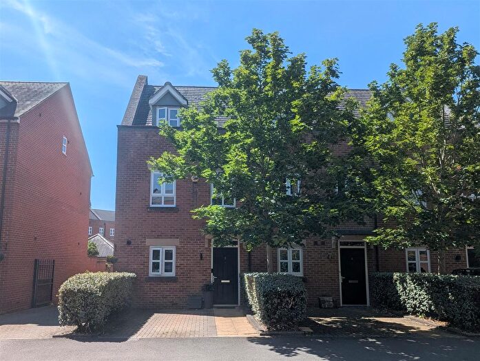 3 Bedroom End Terrace House For Sale In Denman Drive, Newbury, RG14