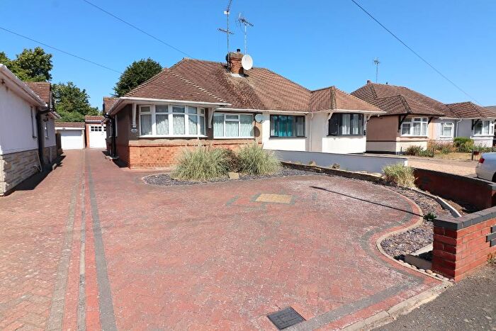 2 Bedroom Bungalow For Sale In Wodecroft Road, Luton, Bedfordshire, LU3