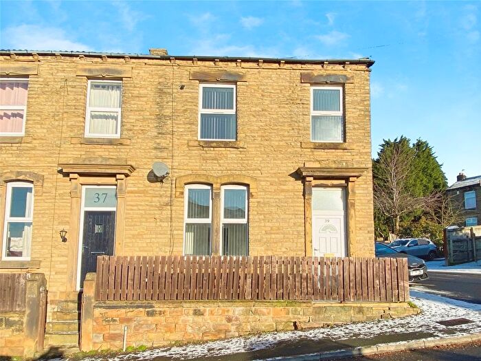 2 Bedroom Terraced House For Sale In Bunkers Lane, Batley, WF17