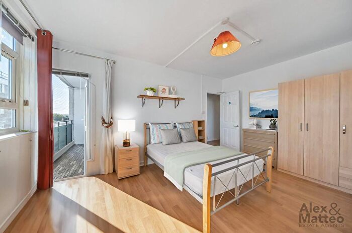 3 Bedroom Flat To Rent In Landman House, Bermondsey, SE16