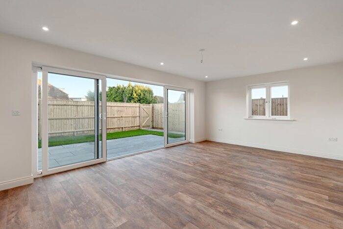 4 Bedroom Semi-Detached House To Rent In Lodge Road, Lymington, Hampshire, SO41