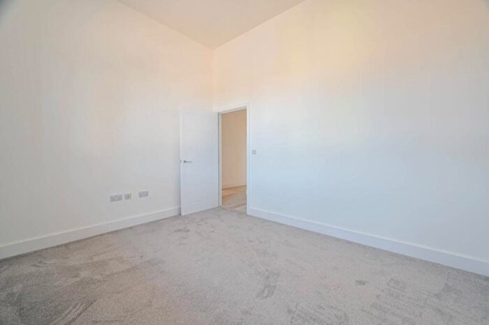 2 Bedroom Flat For Sale In The Oaks, Chigwell, IG7