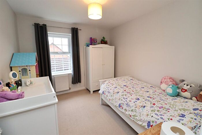 3 Bedroom End Of Terrace House For Sale In Beech Close, Market Weighton, York, YO43