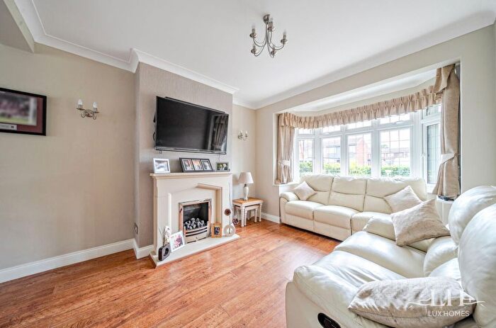 3 Bedroom Semi-Detached House For Sale In Grosvenor Drive, Hornchurch, RM11