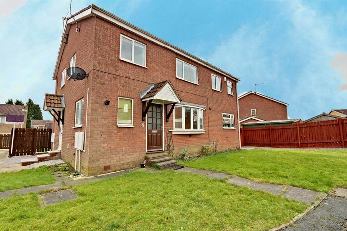 2 Bedroom Town House To Rent In Fabric View, Holmewood, Chesterfield, Derbyshire, S42