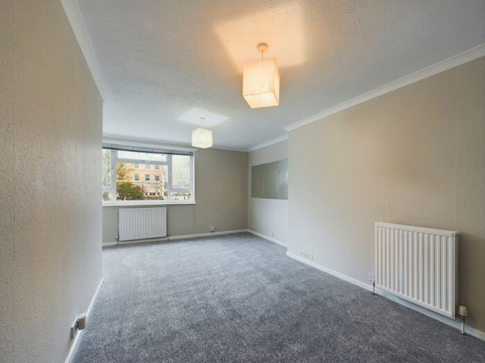 3 Bedroom Flat To Rent In Glencairn Court, Lansdown, Cheltenham, GL51