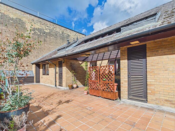 2 Bedroom Maisonette For Sale In Fitzroy Lane, Cambridge, Cambridgeshire, CB1