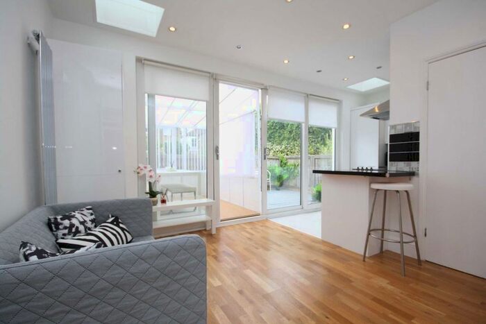 1 Bedroom Flat To Rent In Rodenhurst Road, London, SW4