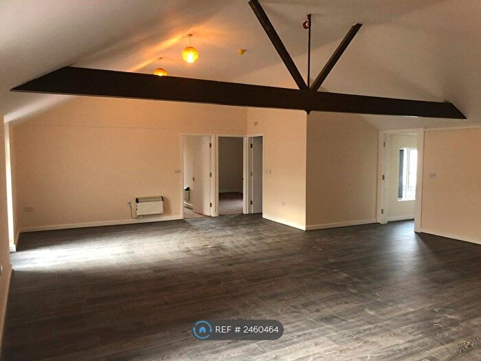 2 Bedroom Flat To Rent In Oldham Road, Failsworth, Manchester, M35