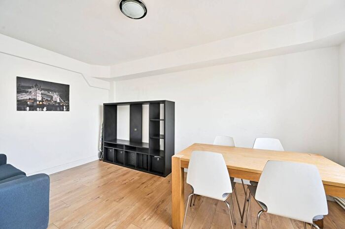 1 Bedroom Flat To Rent In Shepherds Bush Green, Shepherd's Bush, London, W12