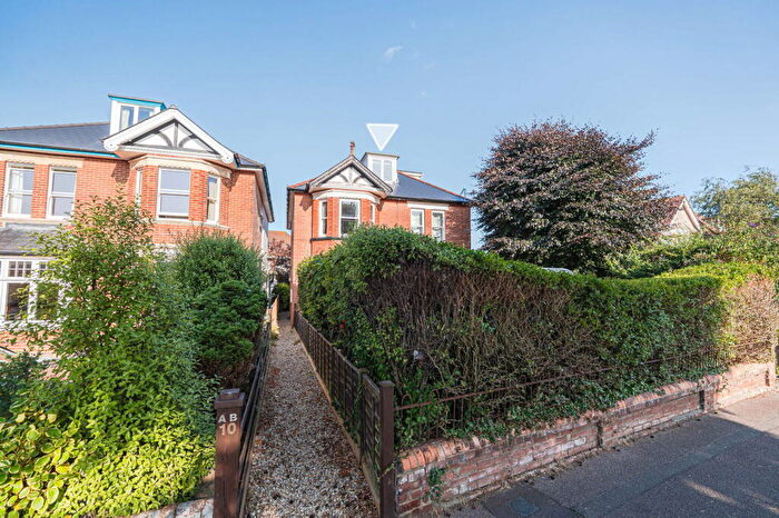 1 Bedroom Flat To Rent In Grand Avenue, Southbourne, Bournemouth, Dorset, BH6