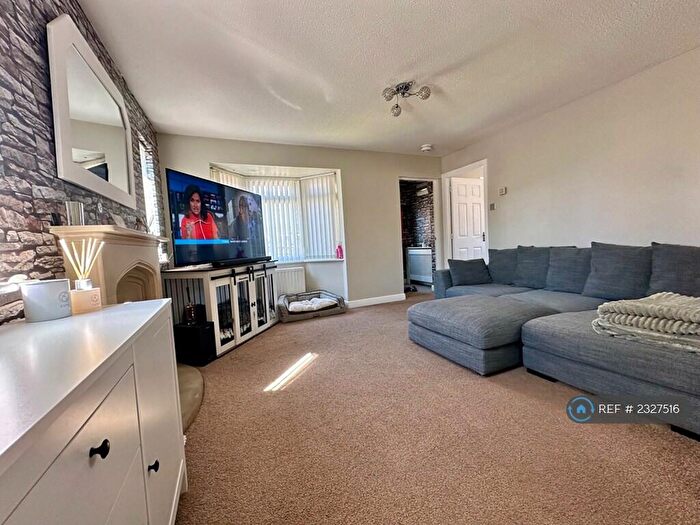 3 Bedroom Semi-Detached House To Rent In Dene Royd Close, Stainland, Halifax, HX4