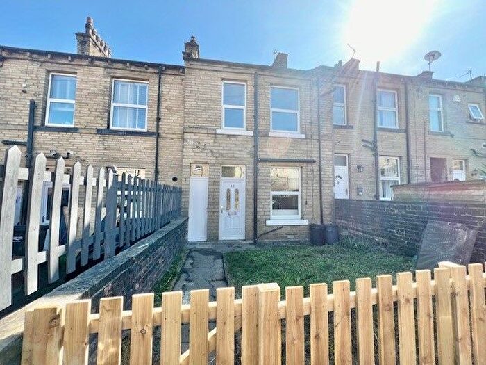 2 Bedroom Property To Rent In Oak Street, Elland, HX5
