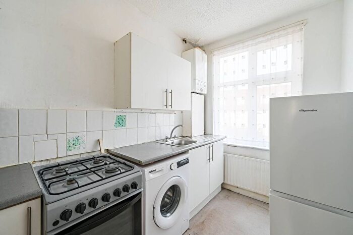 1 Bedroom Flat For Sale In Lordship Lane, London, Aa, Tottenham, London, N17