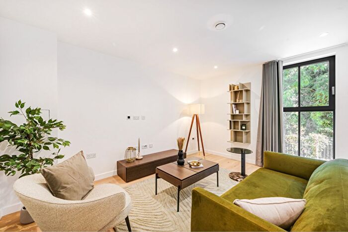 1 Bedroom Flat To Rent In Twickenham Gateway, Bradshaw Close, Twickenham, TW1