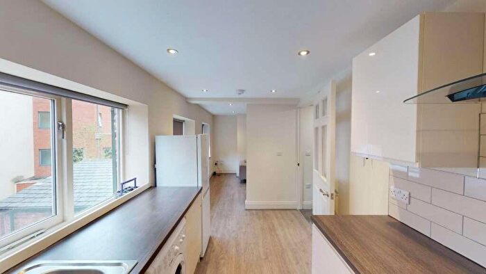 2 Bedroom Flat To Rent In Flat, St James Row, S1