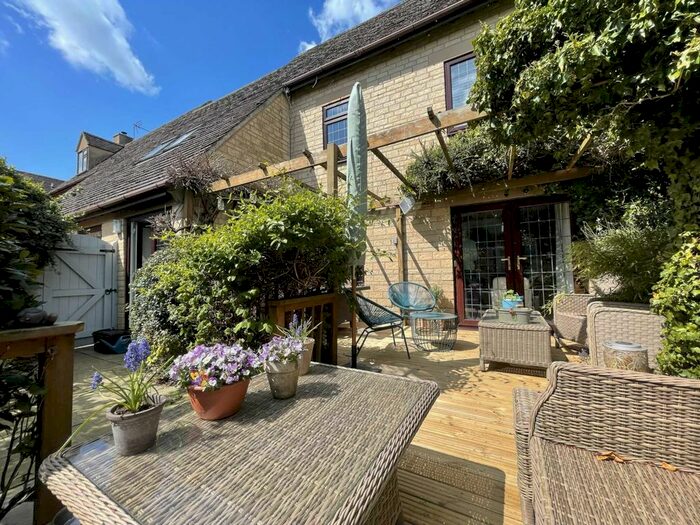 5 Bedroom Semi-Detached House For Sale In Sweetmore Close, Oddington, GL56