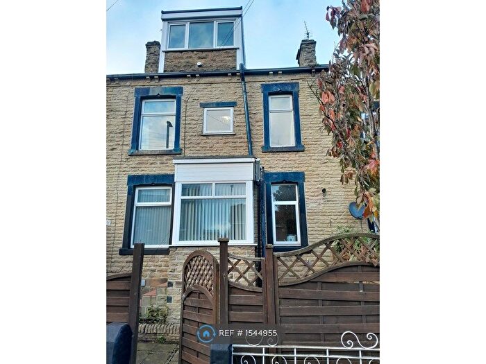 3 Bedroom Terraced House To Rent In New Bank Street, Morley, Leeds, LS27