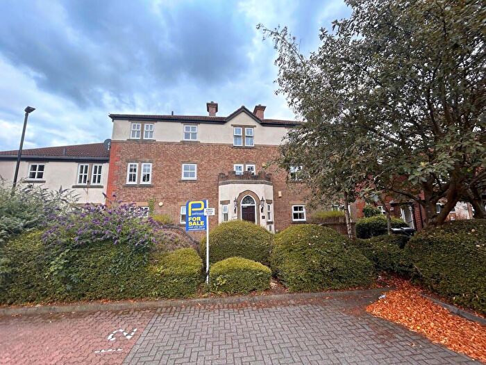 2 Bedroom Apartment For Sale In Kielder Close, Killingworth, Newcastle Upon Tyne, Tyne And Wear, NE12