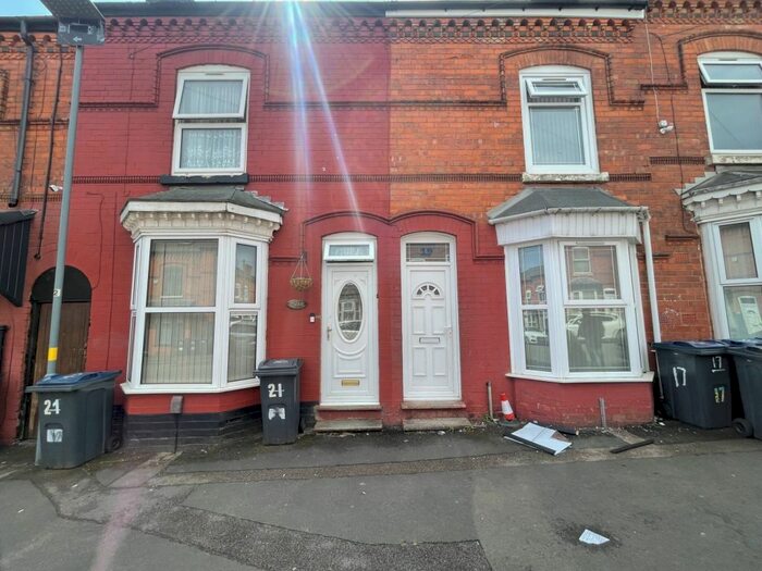 3 Bedroom Terraced House To Rent In Barrows Road, Sparkbrook, Birmingham, B11