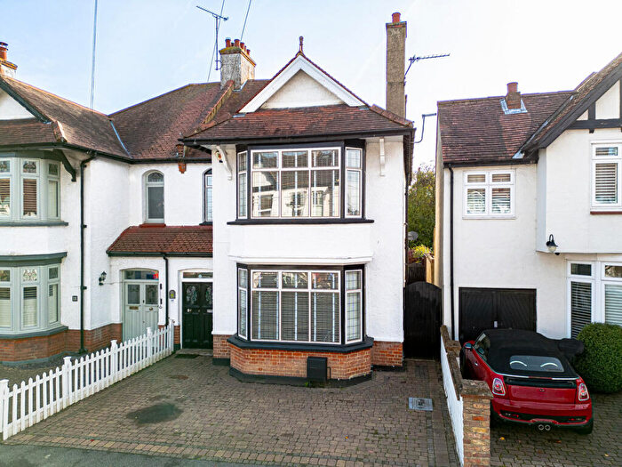 4 Bedroom Semi-Detached House For Sale In Sunningdale Avenue, Leigh-on-sea, SS9