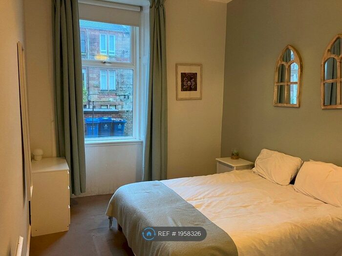 3 Bedroom Flat To Rent In Lawrence Street, Glasgow, G11