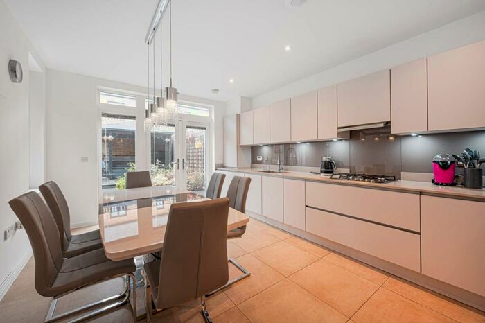 4 Bedroom Semi-Detached House To Rent In Helios Way, High Barnet, Barnet, EN5