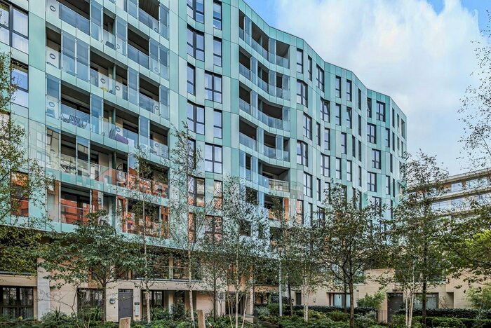 3 Bedroom Flat To Rent In Cable Walk, London, SE10