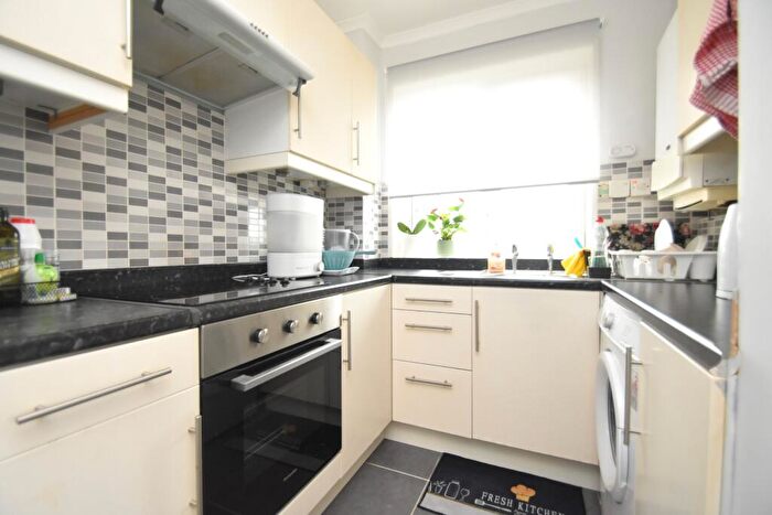 2 Bedroom Flat To Rent In Clarendon Road, Southsea, PO5