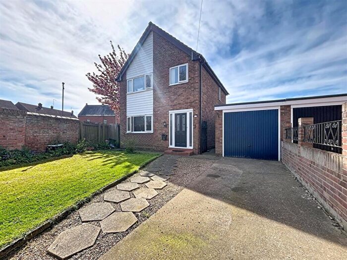 3 Bedroom House For Sale In Paddock View, Withernwick, Hull, HU11