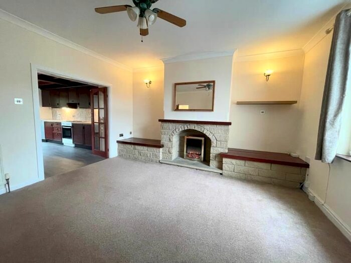 3 Bedroom Cottage To Rent In New Street, Netherton, Huddersfield HD4