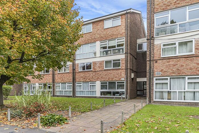 2 Bedroom Flat For Sale In Manor Road, Sidcup, DA15