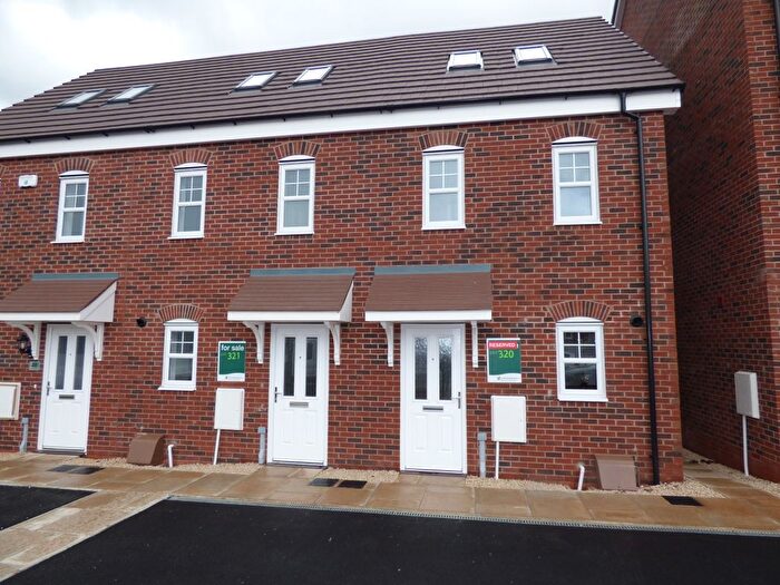 3 Bedroom End Of Terrace House To Rent In Tower View, Birmingham, B29