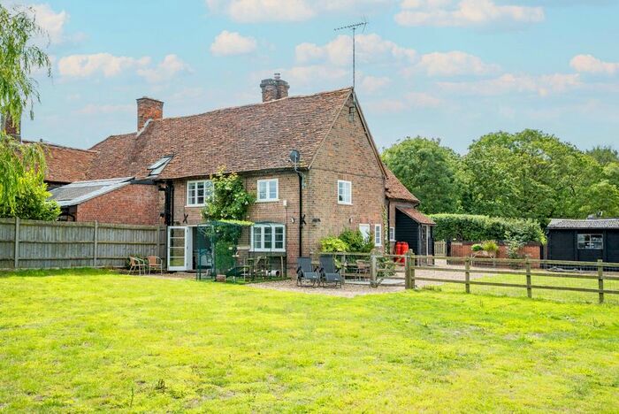 4 Bedroom Semi-Detached House For Sale In Little Woodend, Markyate, St. Albans, Hertfordshire, AL3