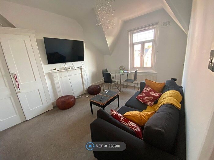 1 Bedroom Flat To Rent In Chatsworth Road, Willesden Green, NW2
