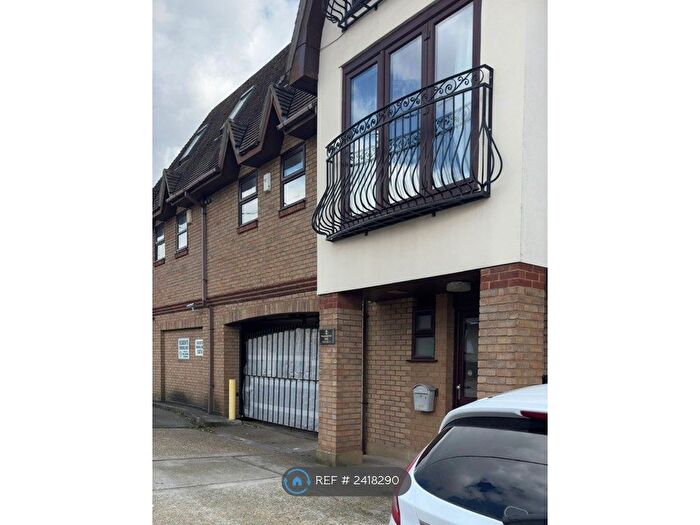 1 Bedroom Flat To Rent In Thundersley Park Road, Benfleet, SS7