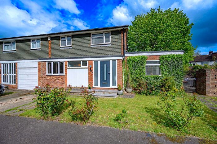 3 Bedroom End Of Terrace House For Sale In Manor Close, Hatfield, AL10