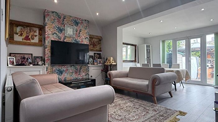 4 Bedroom Property To Rent In Cottesmore Avenue, Clayhall, IG5