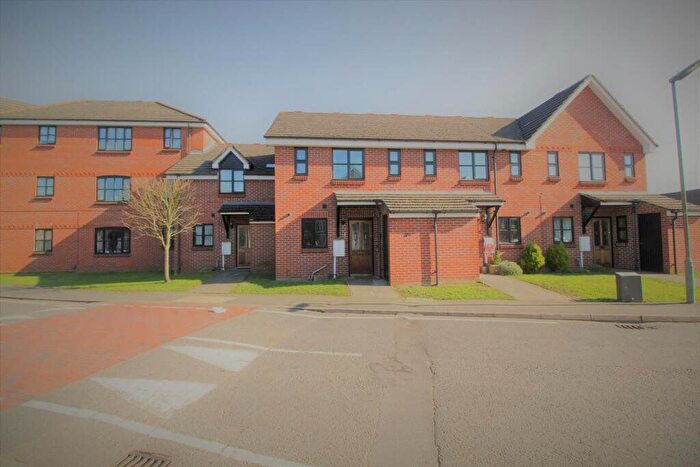 3 Bedroom Terraced House For Sale In Byfleet, Surrey, KT14