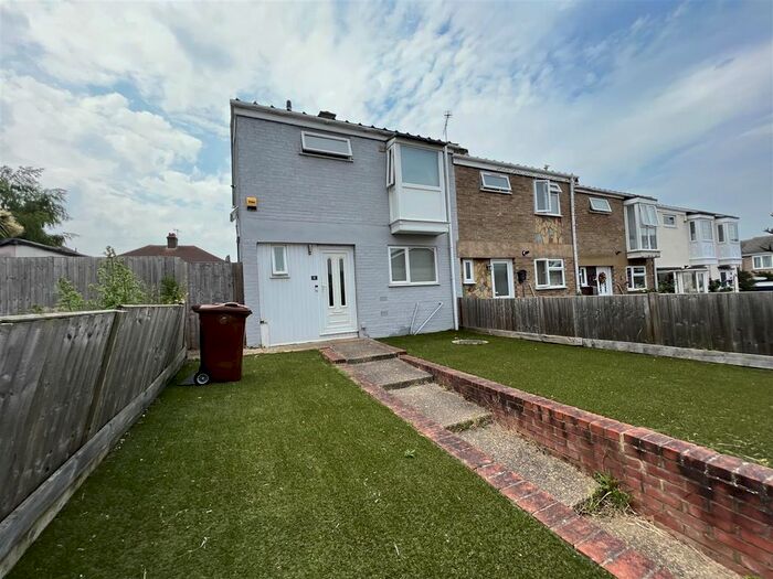3 Bedroom End Of Terrace House To Rent In Sheringham Close, Stanford-Le-Hope, SS17