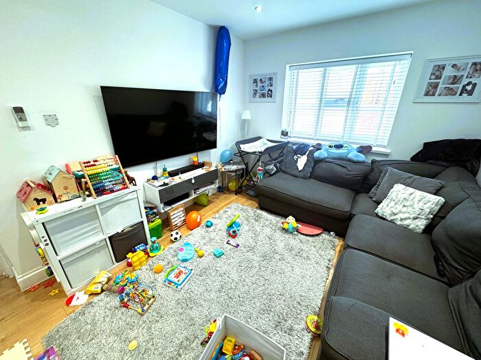 4 Bedroom Detached Bungalow To Rent In Northbrook Road, Ilford, IG1