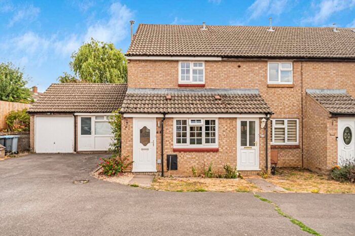 3 Bedroom Semi-Detached House For Sale In Burwell Meadow, Witney, OX28