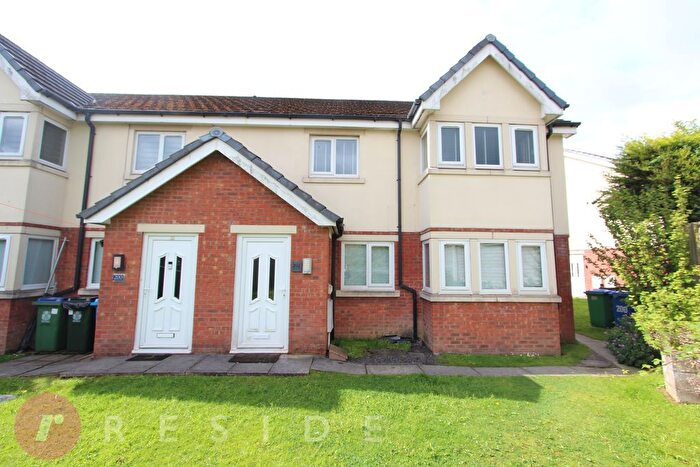 2 Bedroom Flat To Rent In The Oaklands, Fairway, Rochdale, OL11
