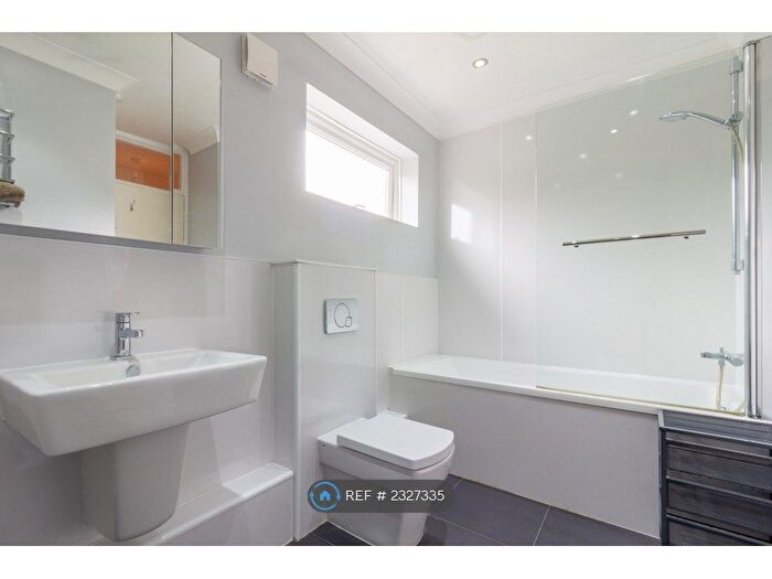1 Bedroom Flat To Rent In Ferris Road, London, SE22