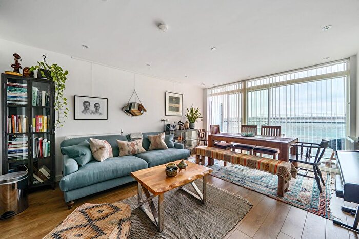 2 Bedroom Flat For Sale In Harrison Walk, London, SE10