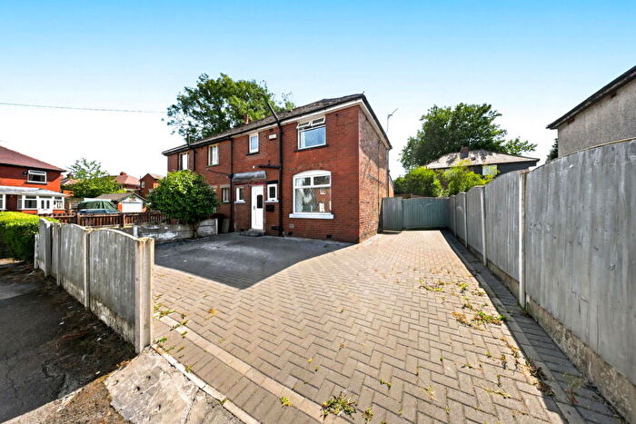 3 Bedroom Semi-Detached House For Sale In Melville Road, Kearsley, Bolton, BL4