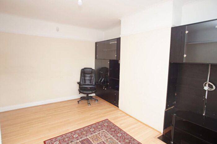 3 Bedroom Semi-Detached House For Sale In Whitton Avenue East, Greenford, UB6