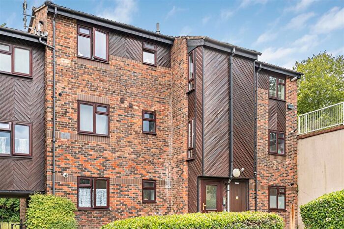 1 Bedroom Flat For Sale In Cheriton Court, Reading, RG1