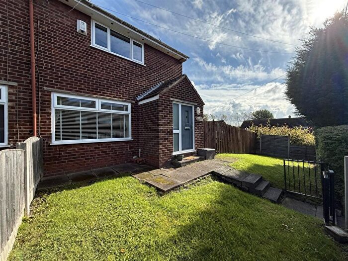 2 Bedroom Semi-Detached House For Sale In Hickenfield Road, Hyde, SK14