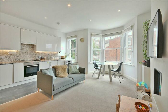 2 Bedroom Flat To Rent In Balmoral Road, Willesden Green, NW2